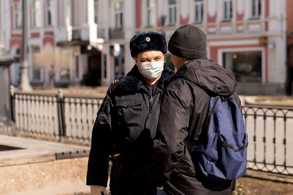 Дети сейчас не имеют появляться в торговых центрах и кинотеатрах без родителей.