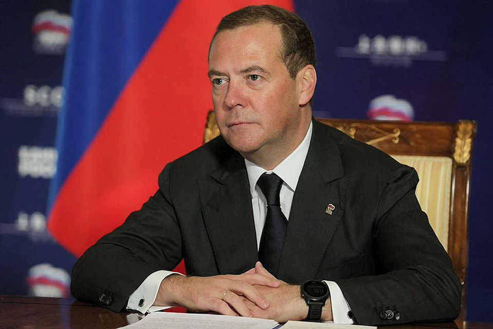 Дмитрий Медведев предложил включить вакцины от коронавируса в перечень жизненно-необходимых и важнейших лекарственных препаратов