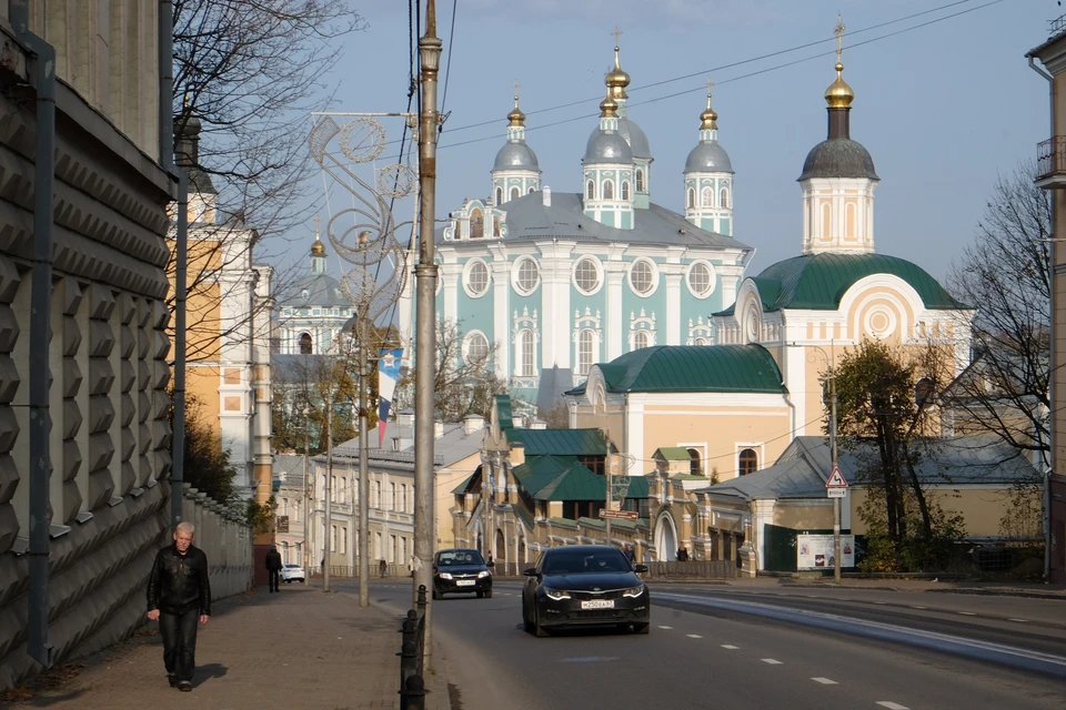 Вид на Успенский собор - главную достопримечательность Смоленска.