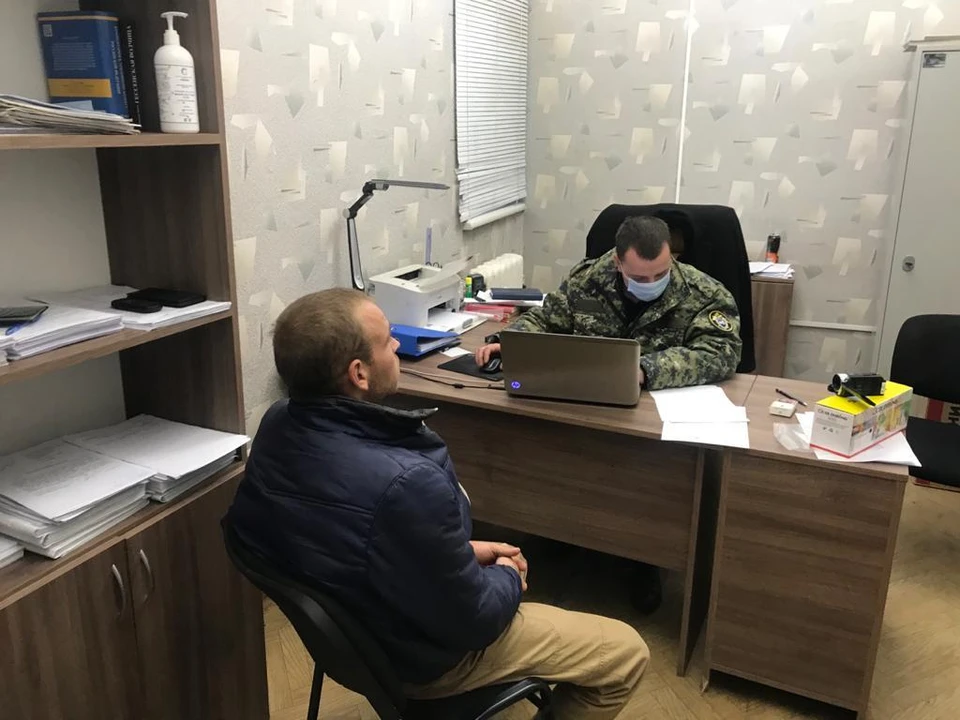 Подозреваемый задержан. Фото: пресс-служба ГСУ СК РФ по РК и г. Севастополю