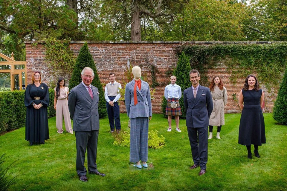 Наследник британского престола, 72-летний принц Чарльз взялся за создание линии модной одежды.