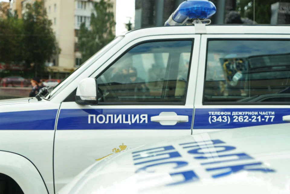 Сотрудница полиции пришла к екатеринбуржцу домой, чтобы провести проверку