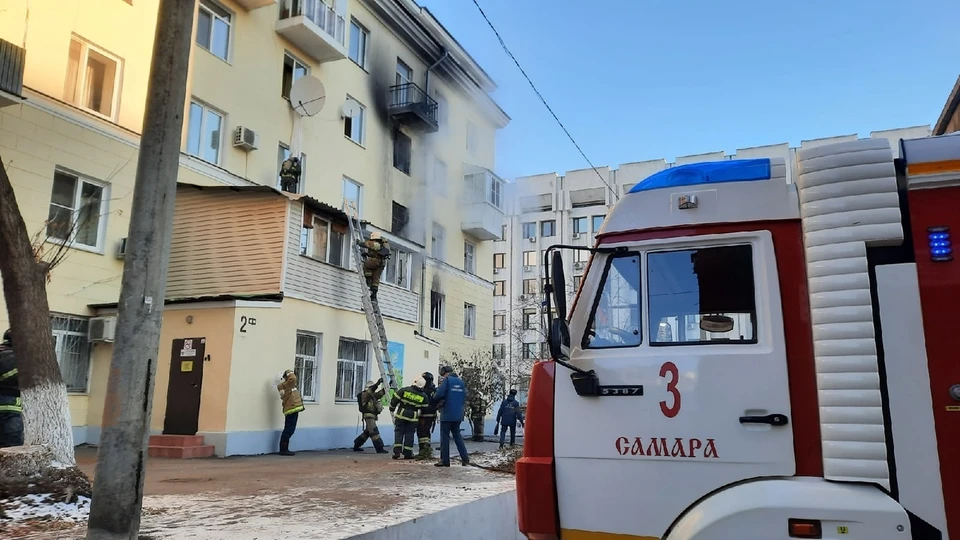 В Самаре тушили пожар в пятиэтажке около правительства