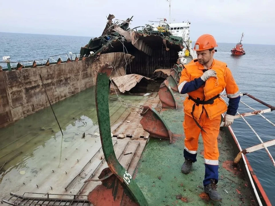 Последствия взрыва на танкере "Генерал Ази Асланов" Фото: ГУ МЧС России по Краснодарскому краю