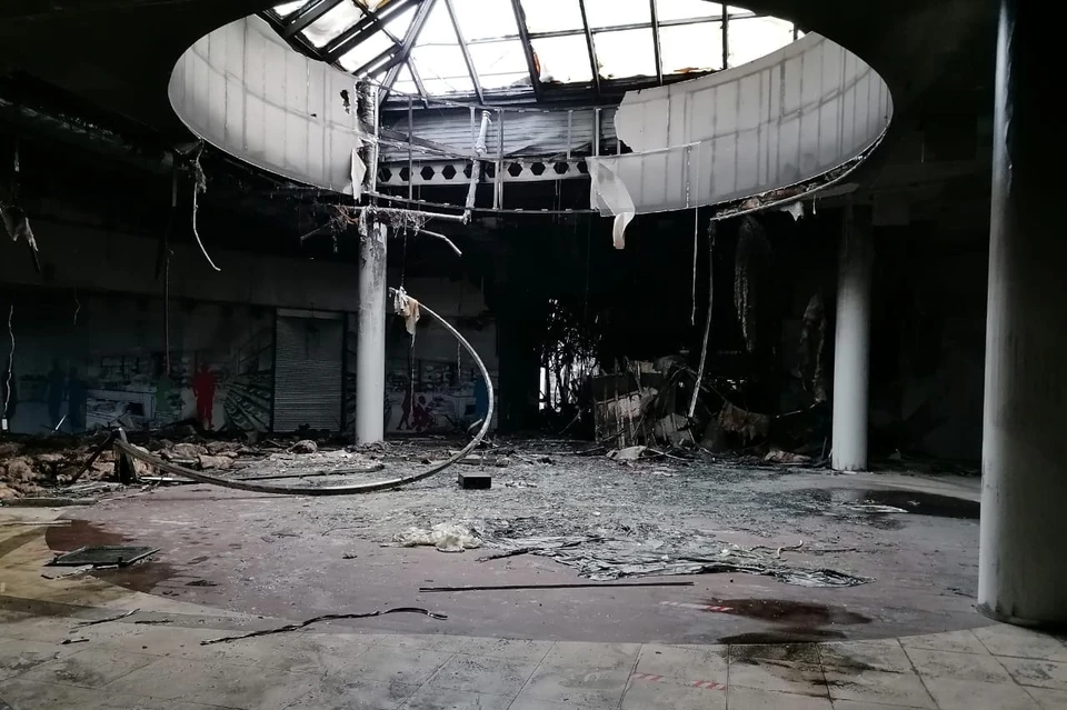 Зарево пламени было видно за километр.