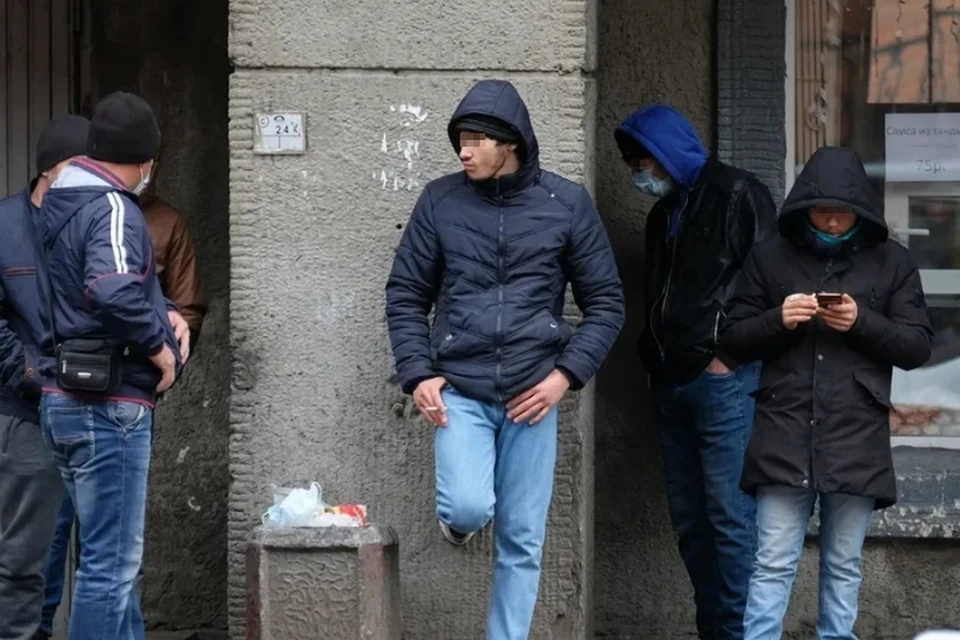 В Смольном заявили, что миграционная ситуация в Санкт-Петербурге стабильная и контролируемая.