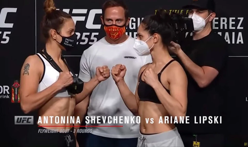 Антонина одержала досрочную победу (Кадр видео: UFC Russia).