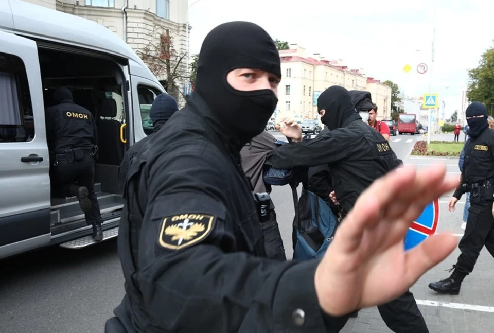 В Минске силовики применили спецсредства против митингующих.