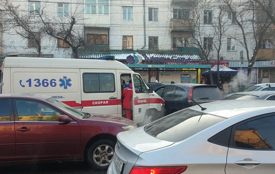 Очередное ДТП с участием Скорой в Бишкеке (Кадр видео: ИА 24.kg).