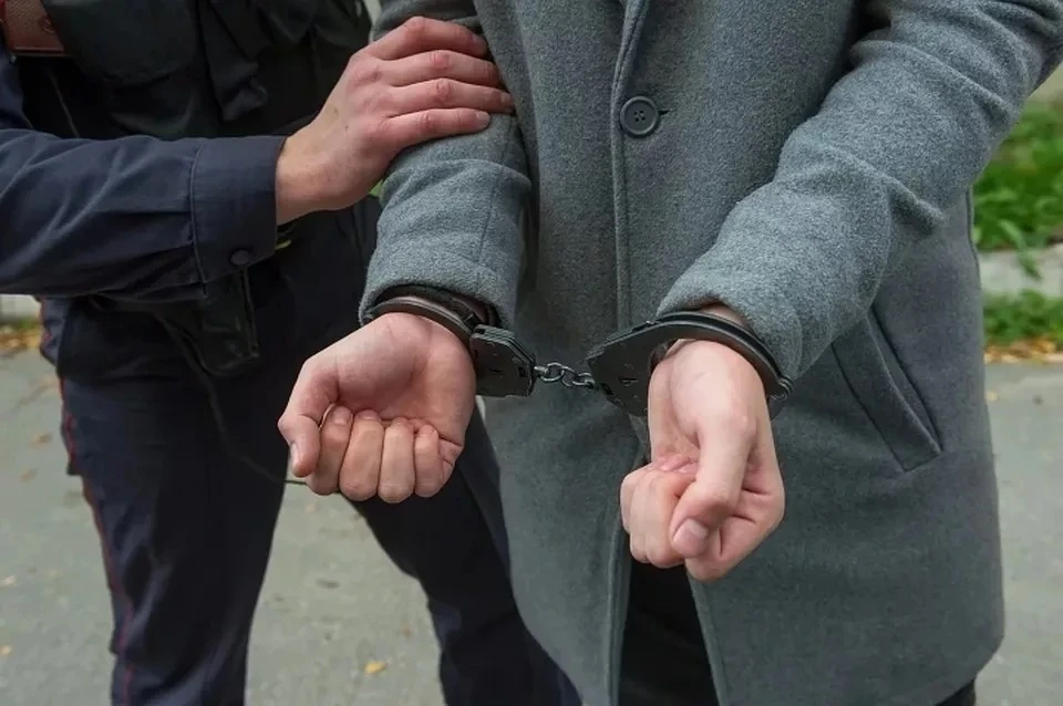 Мужчина попытался вынести вещь после примерки