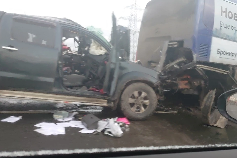 Водитель пикапа погиб в ДТП с автобусом на КАД. Фото: vk.com/spb_today