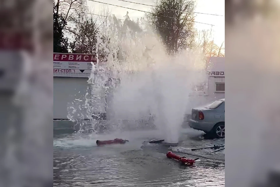 Напротив строящегося аквапарка в Нижнем Новгороде забил фонтан. Фото: Инстаграм @budushiy_mer