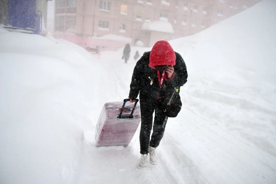 Снежный шторм наглухо заметает Норильск уже неделю. Фото: Николай ЩИПКО.