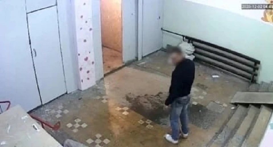Мужчина признался, что ему очень стыдно за то, что он сделал. Фото: Скриншот из видео с камер наблюдения