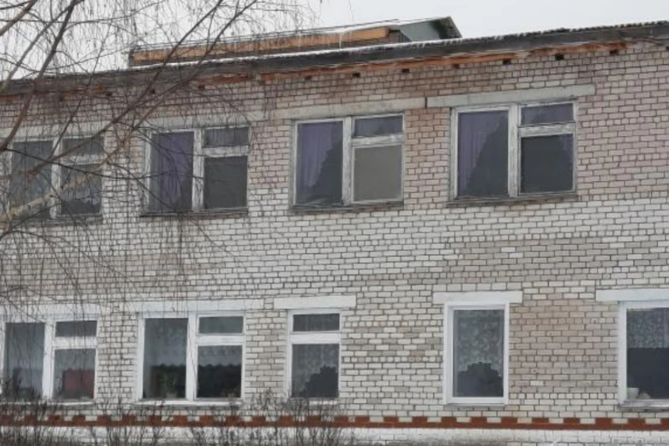 Жители поселка не раз обращали внимание на прохудившуюся крышу в детском садике «Калинка». Фото: epp.genproc.gov.ru