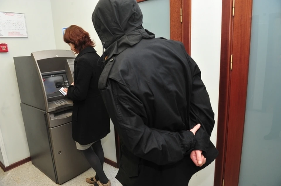 В Саратове вооруженный налетчик ограбил банк