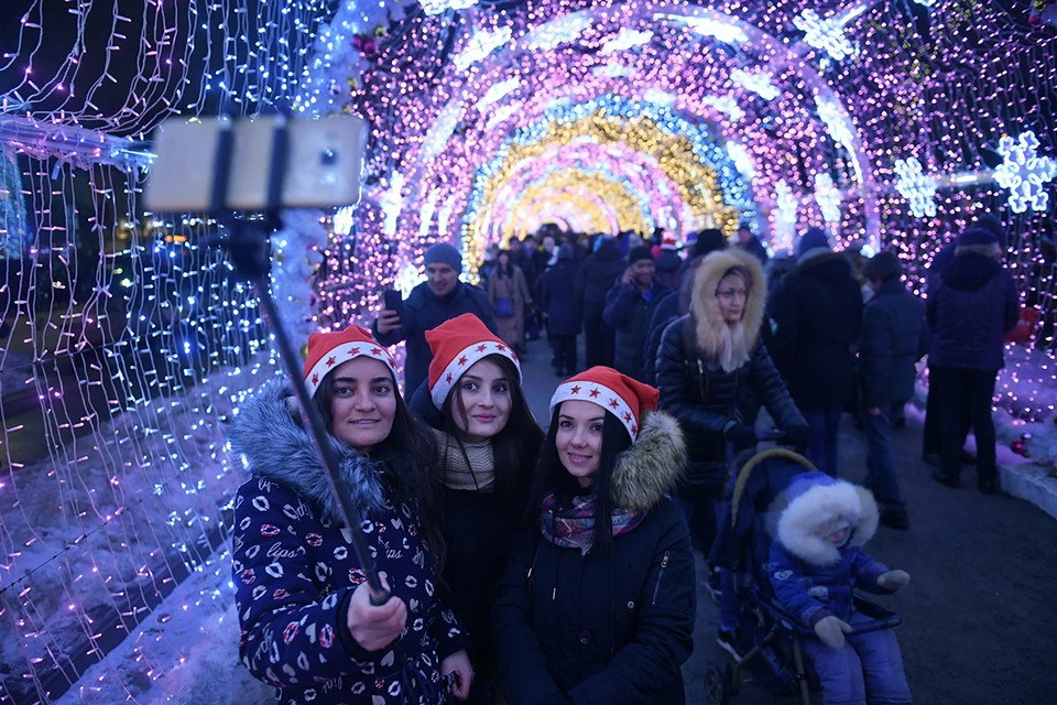 По данным опросов, жители России проведут эти праздники скромнее, но полностью отказываться не хотят