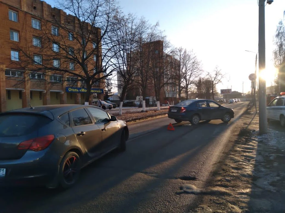 В центре Тулы Citroen столкнулся с Chevrolet: виновник аварии был пьян