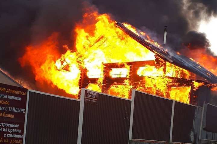 В селе Безверхово сгорела база отдыха
