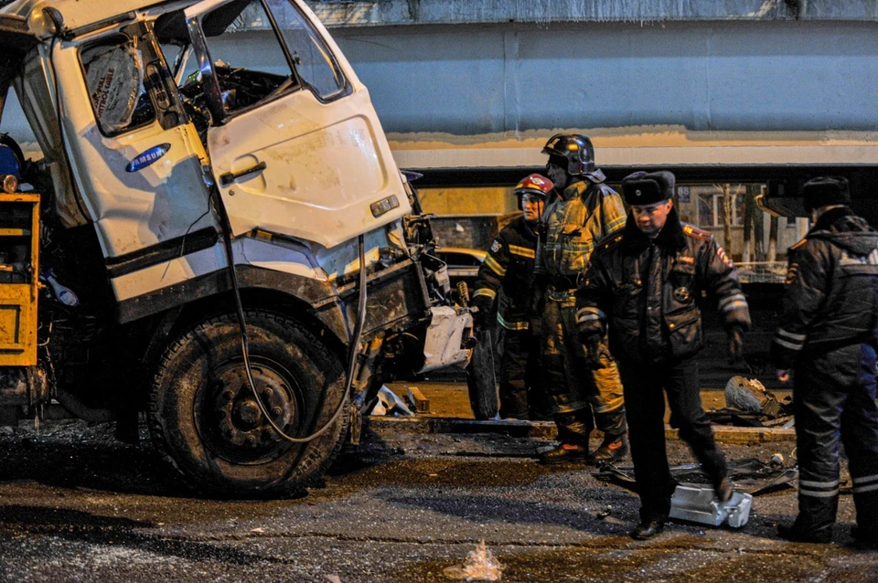 Полиция продолжает разбираться в обстоятельствах жуткой аварии.