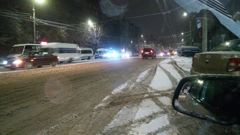 В Смоленске автомобилисты жалуются на скользкие дороги. Фото: "DRIVE2 СМОЛЕНСК", ВКонтакте.