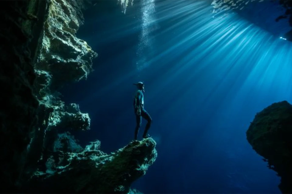 Карим Илия. «Фридайвер в пещере. Океания». Второе место в номинации «Фотограф-исследователь». Фото: Karim ILIYA