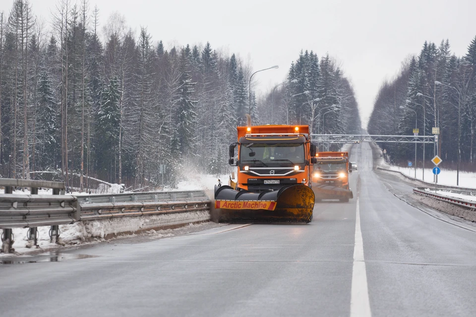 Российские автомобилисты уже проходят традиционное зимнее испытание: снег и пробки.
