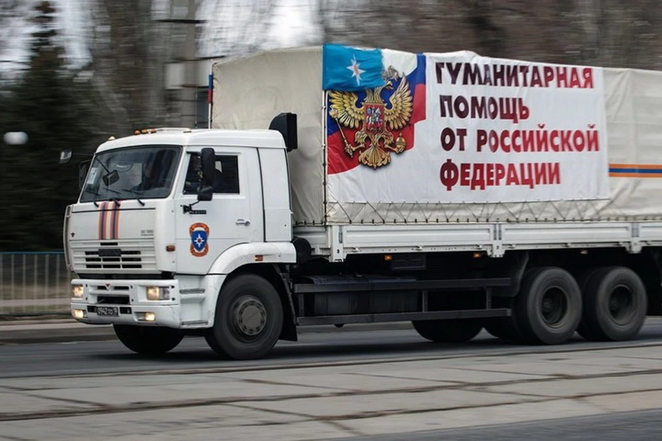 Белые грузовики привезли лекарства и медоборудование общим весом более 19 тонн. Фото: МЧС ДНР
