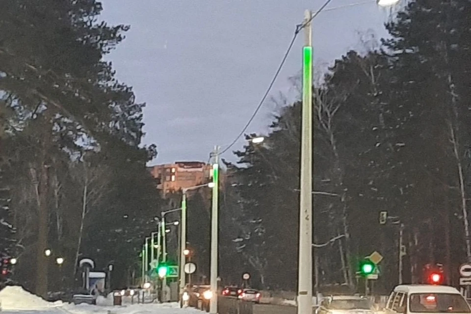 Необычные фонари умеют менять цвет. Фото: Татьяна ОСИПОВА.