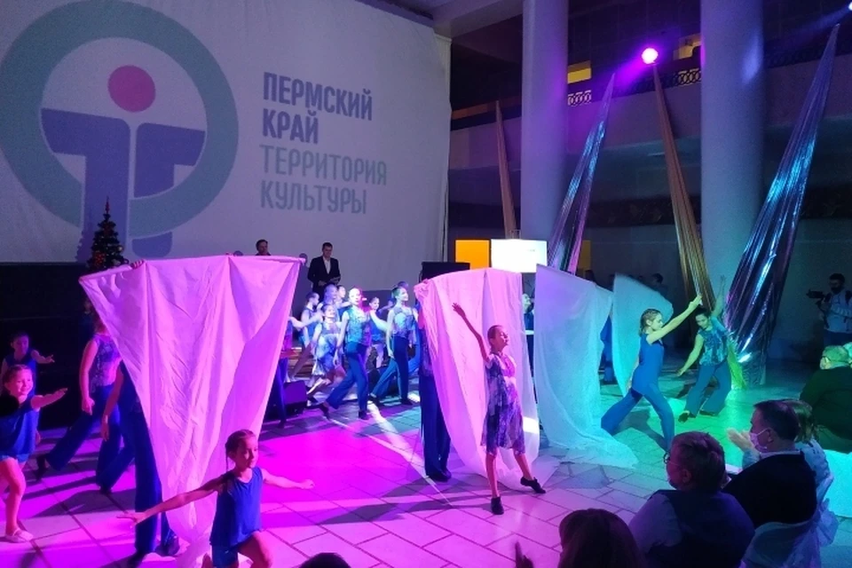 Церемония передачи эстафетной палочки прошла в торжественной обстановке.