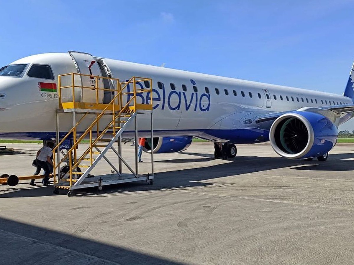 У «Белавиа» появился новейший самолет Embraer E2: как это скажется на  стоимости билетов - KP.RU