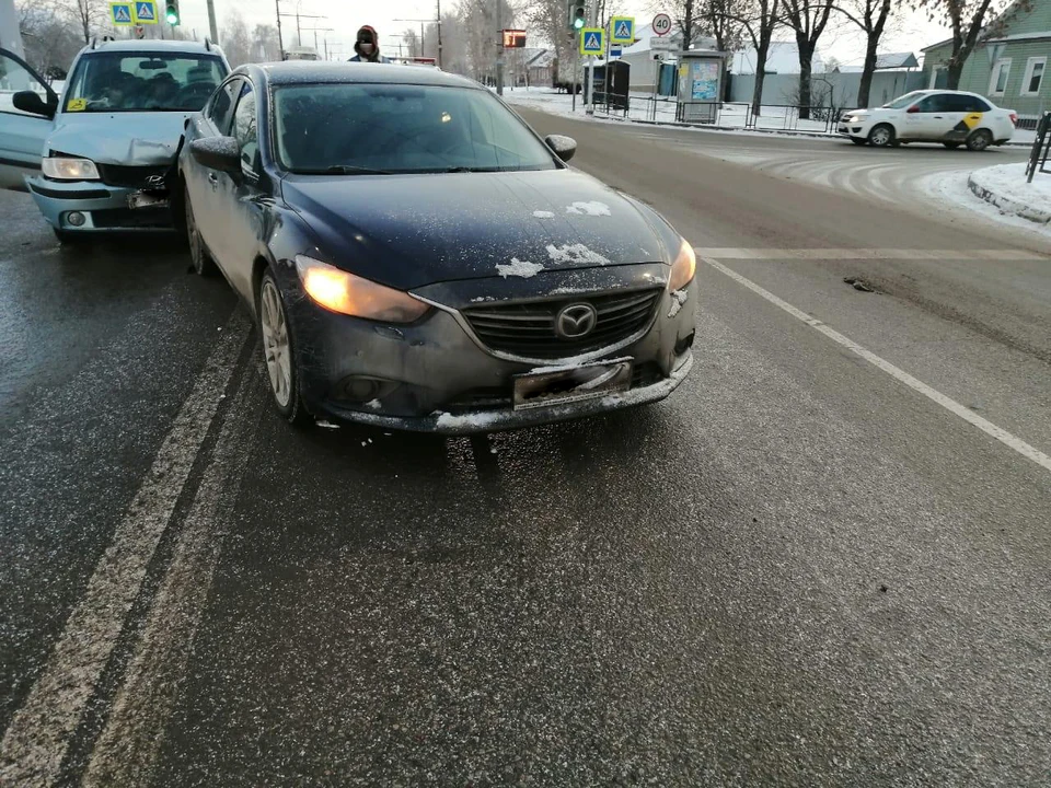 Пенсионера сразу увезли в больницу, пассажирка обратилась к врачам сама