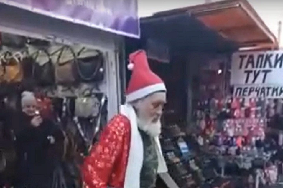 Дед Мороз пустился в пляс. Фото: стоп-кадр видео "Вконтакте", "ЭТО РОСТОВ! – новости Ростова-на-Дону"