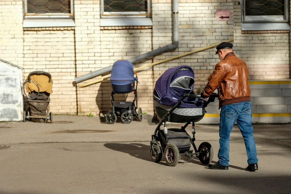 В Петербурге автоматически продлят выплаты на детей от 3 до 7 лет.