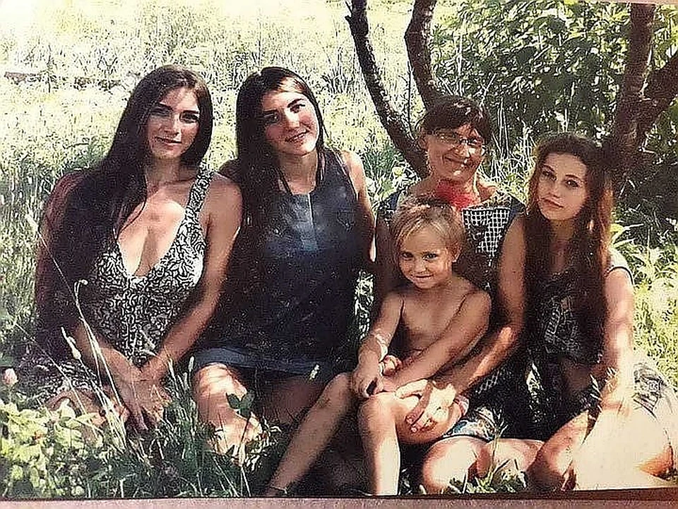 На снимке женская половине семьи Гордеевых. Фото: предоставлено Юлией Гордеевой.