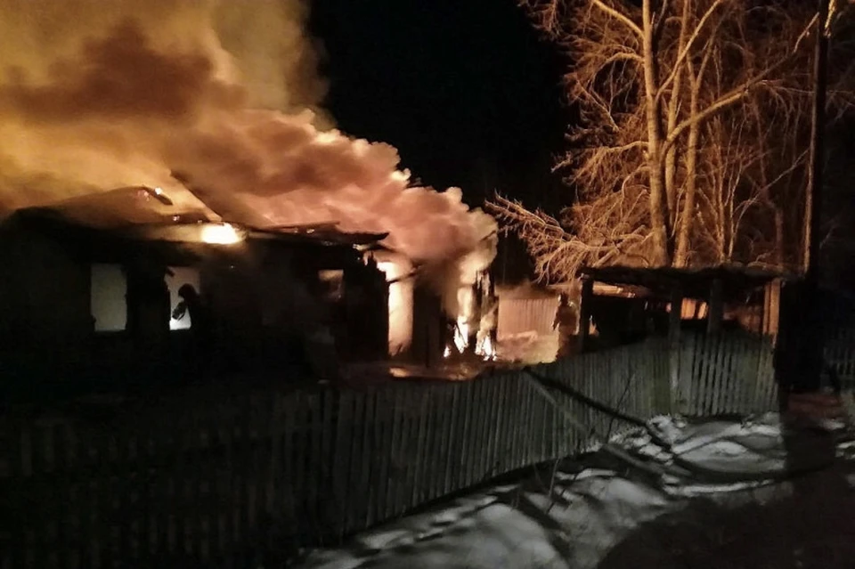Под Троицком многодетная семья потеряла свое имущество при пожаре