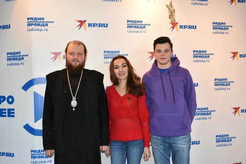 Владыка Аксий и ведущие радио «КП-Сахалин»