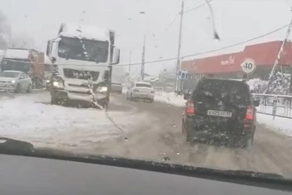 Провод провис над проезжей частью