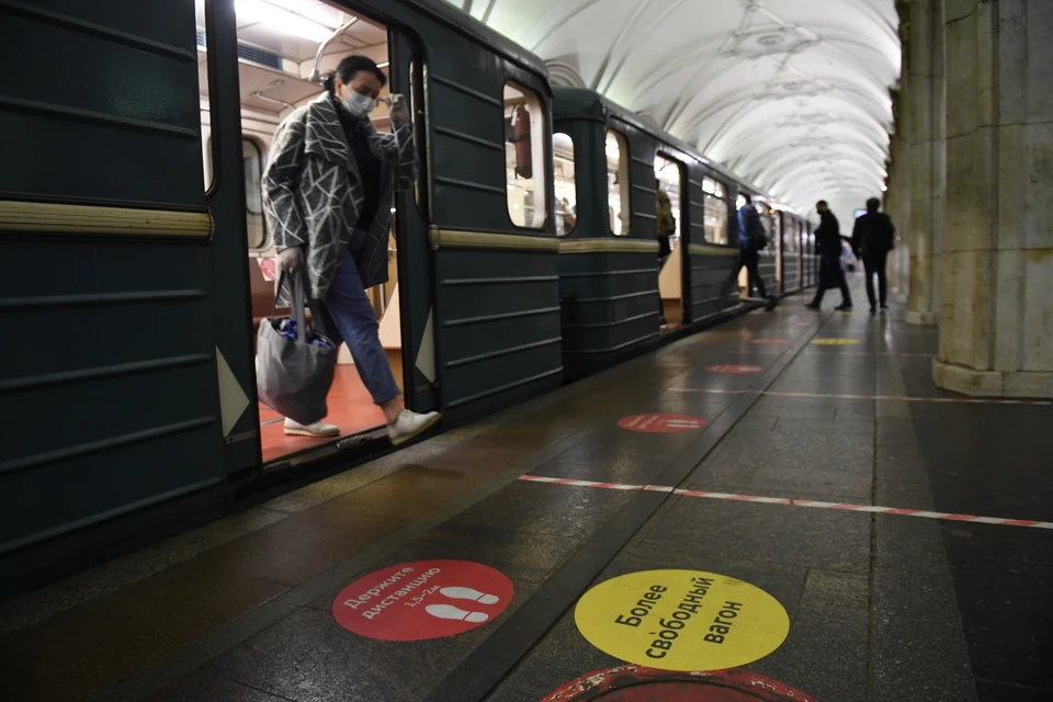 В московском метро временно остановили движение от "Курской" до "Киевской".