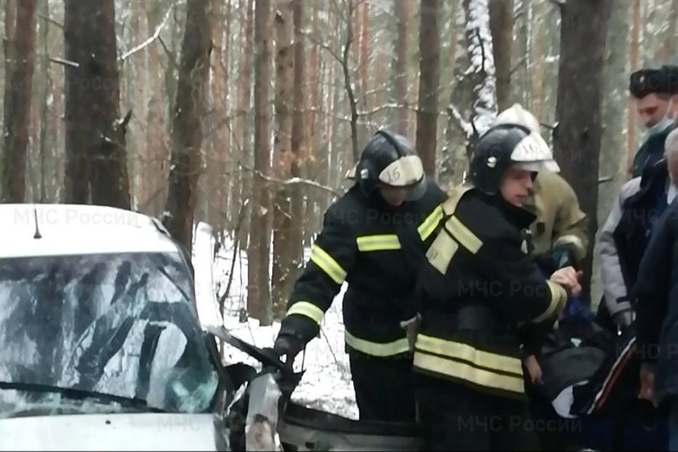 Пострадавшего в ДТП в Новозыбкове пришлось извлекать из автомобиля спасателям.