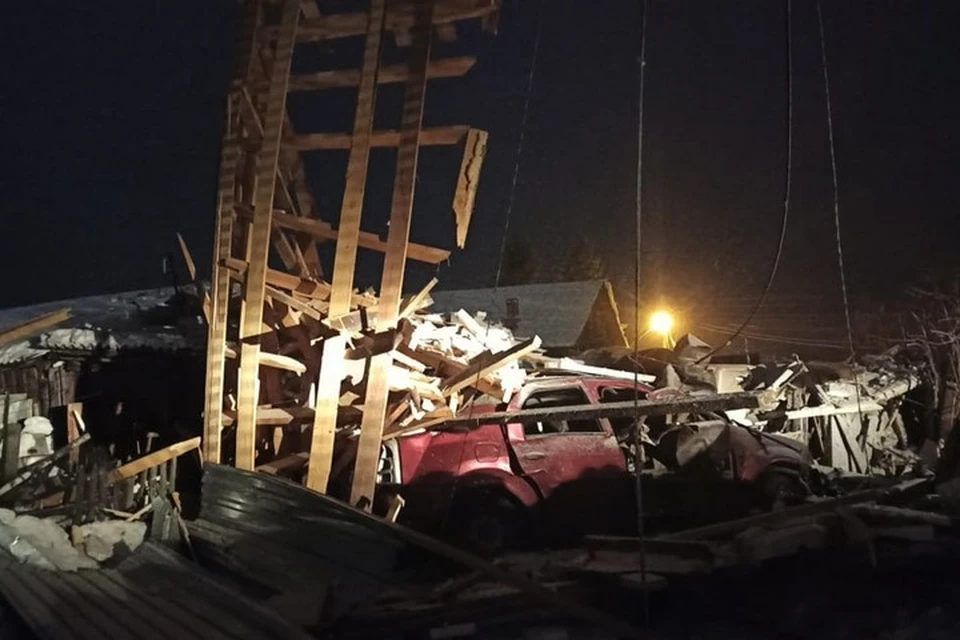 В Красноярском крае прямо в гараже взорвался автомобиль. Фото: ЧП Лесосибирск