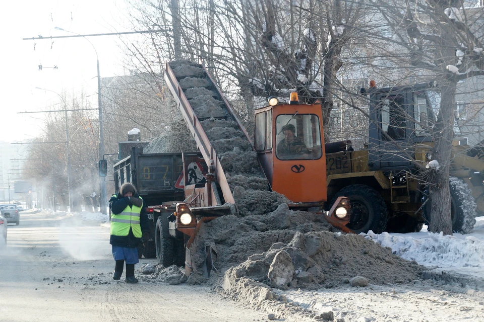 Более 200 снегоуборочных машин чистят дороги Нижнего Новгорода.