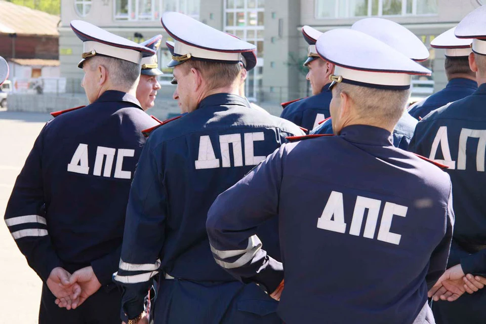 20-летний парень, отметив день рождения, решил подвезти подругу до дома.