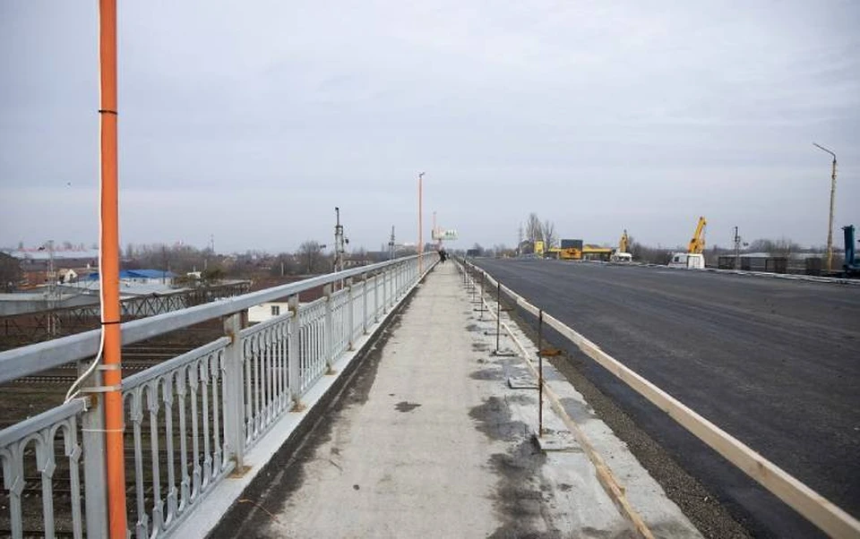 Закрытие моста на Малиновского привело к огромным пробкам. Фото: пресс-служба городской администрации