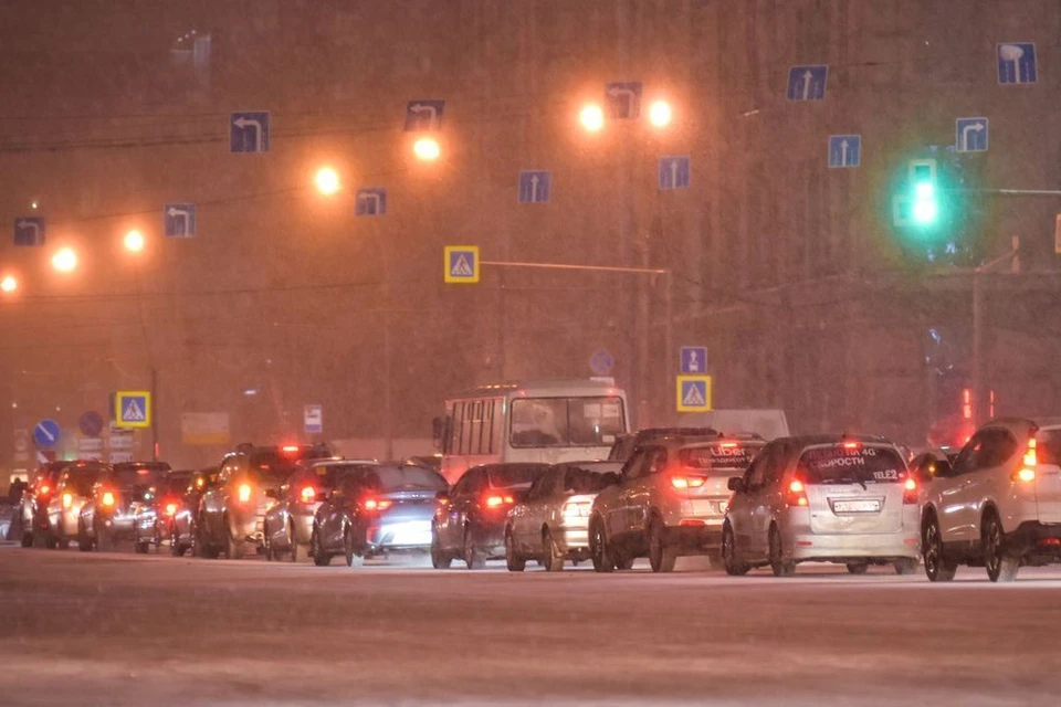 С утра Новосибирск встал в 7-балльный затор