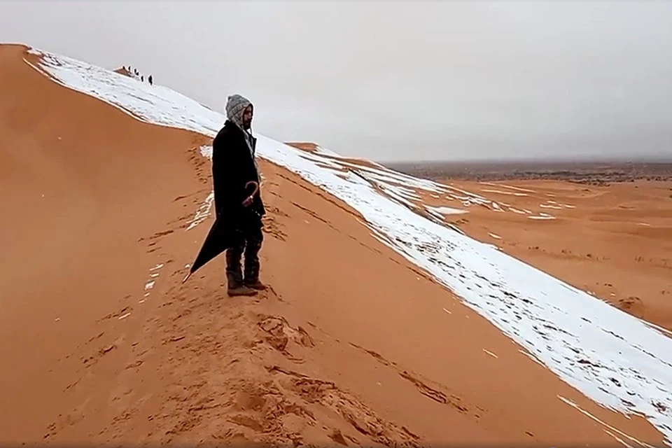 Выпавший в пустыне снег посчитали предвестником конца света