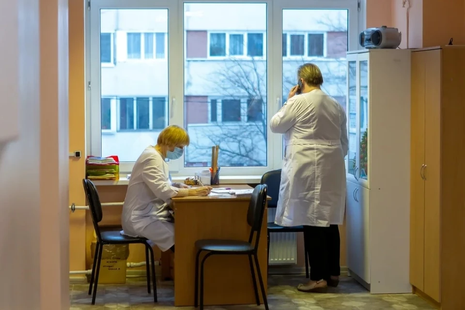 Рекордное число коек в ковид-стационарах освободилось в Санкт-Петербурге.