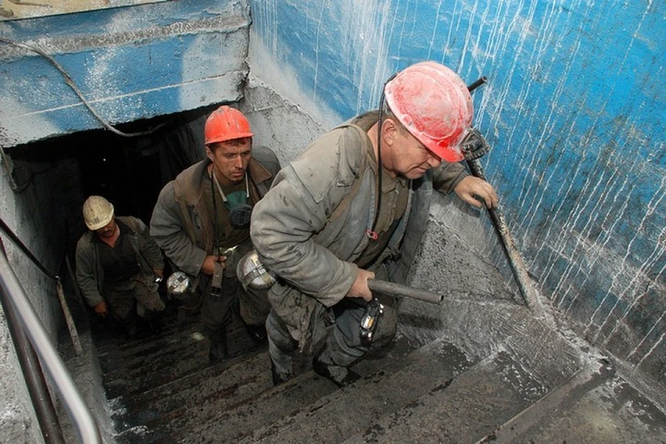 При обрушении породы в кузбасской шахте погибли два человека