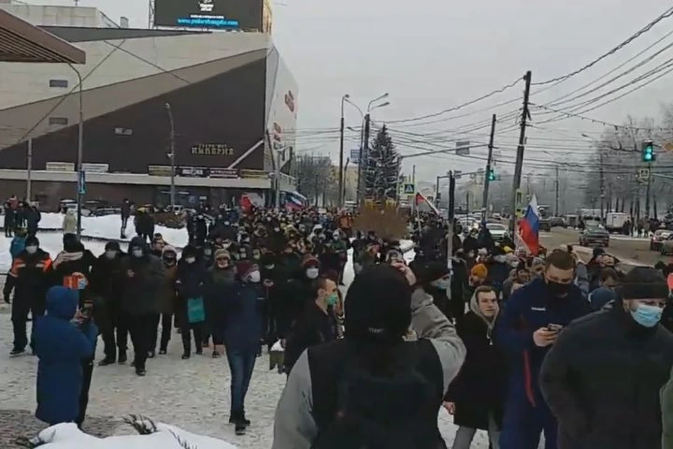 В центре Ярославле прошел несанкционированный митинг. ФОТО: группа "Ярославль LIVE" ВКонтакте