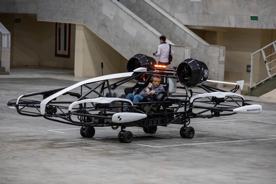 На разработку такси-дрона Hover потратили 3 млн долларов.